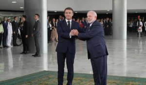 Brésil: Lula accueille Emmanuel Macron au palais du Planalto