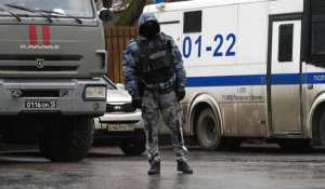 Attaque de Moscou: policiers devant le tribunal où devraient comparaître des suspects