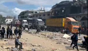 Des camions d'aide humanitaire arrivent dans la ville de Gaza avant de se diriger vers le nord