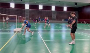 Aire-sur-la-Lys : entraînement de badminton pour les élèves du lycée Vauban