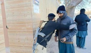 Pakistan : contrôles de sécurité avant l'ouverture des bureaux de vote pour les élections