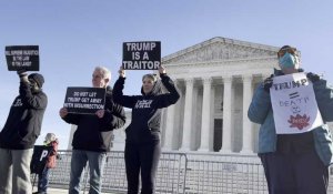 Manifestants anti et pro-Trump devant la Cour suprême américaine