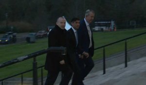 Le Premier ministre britannique Rishi Sunak arrive à l'Assemblée d'Irlande du Nord