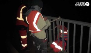 VIDÉO. Le collectif Extinction Rébellion en action sur les ponts de l’A84 (Calvados) en pleine nuit