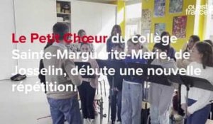 Vidéo. Le Petit Chœur du collège Sainte-Marguerite-Marie de Josselin se prépare pour un concert