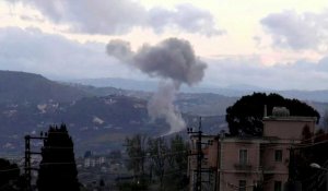 De la fumée s'élève après des tirs israéliens sur le sud du Liban