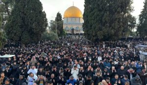 Prières matinales à l'Al-Aqsa de Jérusalem pour le début de l'Aïd