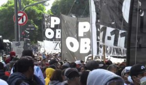 Argentine : des centaines de manifestants paralysent une avenue de Buenos Aires