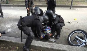 La police anti-émeute utilise des canons à eau, arrête des manifestants à Buenos Aires