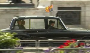 Le roi Charles III arrive au palais de Buckingham