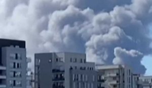 France: spectaculaire incendie dans un entrepôt du marché de Rungis