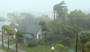 Les pluies et bourrasques de l'ouragan Ian se déchaînent sur la Floride