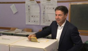 Italie : le chef du "Mouvement 5 étoiles" Giuseppe Conte vote aux législatives