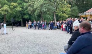 Hommage des Audomarois Britanniques à la reine Elizabeth II au jardin public de Saint-Omer lundi 19 septembre