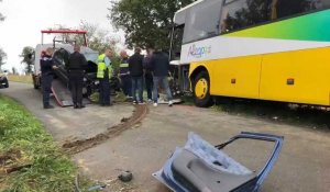 VIDÉO. Accident entre un car scolaire et une voiture en Mayenne : six blessés, dont un grave
