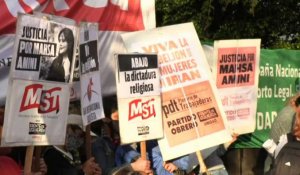Des dizaines de personnes manifestent devant l'ambassade d'Iran à Buenos Aires