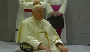 Le pape François arrive à la cathédrale Notre-Dame d'Arabie à Bahreïn