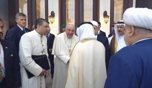 Le pape François rencontre des membres du Conseil des sages musulmans à Bahreïn