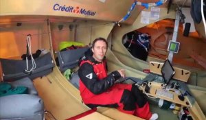 VIDEO. Route du Rhum. "Je passe beaucoup de temps sur l'ordi" : Ian Lipinski présente l'intérieur de son bateau