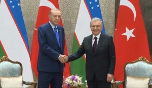 Le président turc Erdogan rencontre le président ouzbek Mirziyoyev à Samarcande