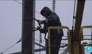 Guerre en Ukraine : réparer le réseau électrique, un défi vital en période hivernale