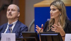 Scandale au Parlement européen: Eva Kaili se sent trahie par son compagnon, selon son avocat