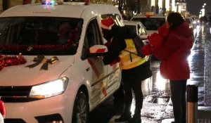 Des taxis espagnols jouent au Père Noël