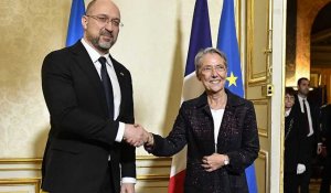 A Paris, deux sommets pour soutenir l’Ukraine à court et long termes