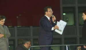 Le maire d'Istanbul prononce un discours après avoir été exclu de la vie politique pour "insulte"