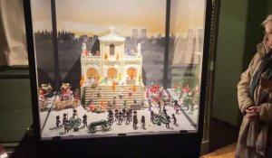 Dominique Béthunes présente sa collection de playmobil dédiée à l'exposition sur Napoléon au Palais impérial de Boulogne