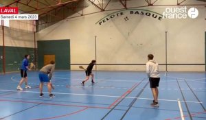 VIDÉO. À Laval, ils se sont initiés à la pelote basque : un sport qui allie force, agilité et adresse