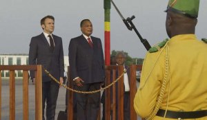 Macron accueilli par son homologue congolais Sassou Nguesso à Brazzaville