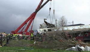 Accident entre deux trains en Grèce: images des secouristes sur place