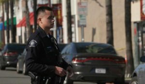 La police sur la scène d'une fusillade de masse en Californie
