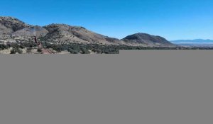 En Arizona, le mur de conteneurs à la frontière avec le Mexique en cours de démantèlement