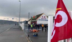 Julien Duhamel, représentant syndical CGT de l'usine Eviosys d'Outreau, explique les raisons de la grève de salariés
