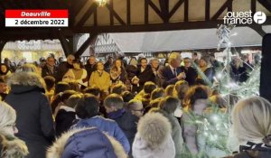 VIDÉO. Les enfants de Deauville donnent le coup d’envoi des illuminations de Noël