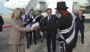 Macron danse à son arrivée à l'aéroport de La Nouvelle-Orléans