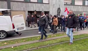 Valenciennes : le cortège de manifestants accède à la place d’Armes