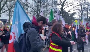 Nouvelle mobilisation à Arras contre la réforme des retraites, cette fois devant la permanence de la députée