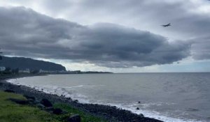 VIDÉO. L'île de La Réunion se prépare au passage du cyclone Freddy