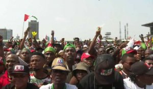 Le candidat à la présidence du Nigeria, Obi, arrive sur scène lors d'un rassemblement