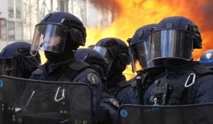 Retraites: tensions durant la manifestation parisienne
