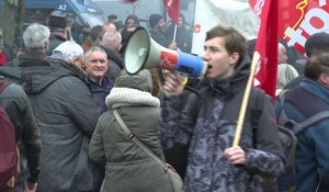 Retraites: le cortège de Rennes manifeste au son du biniou