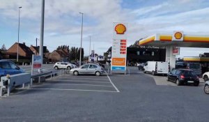 A la frontière belge, les automobilistes se ruent dans les stations essence