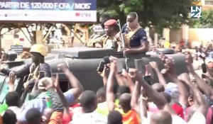 Burkina Faso: le chef autoproclamé de la nouvelle junte au pouvoir défile dans Ouagadougou