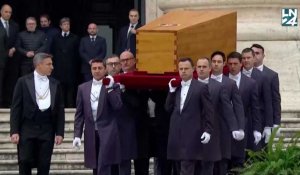 Le cercueil du pape émérite Benoît XVI arrive sur la place Saint-Pierre 