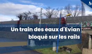 Un train des Eaux d'Evian en panne sur les voies, à Thonon.
