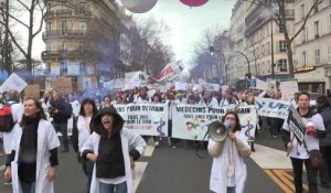 Paris: des généralistes dans la rue contre "l'abandon" de la médecine de ville