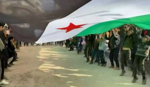 Des Syriens protestent contre le rapprochement d'Ankara avec Assad à Idleb